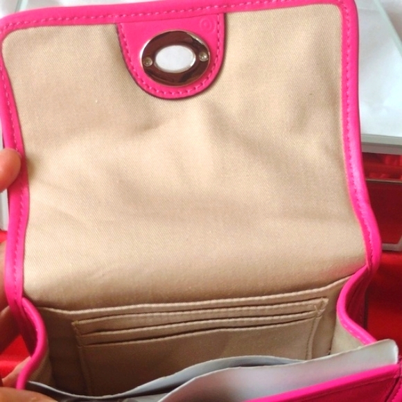 COACH Hot Pink 💕 🩷 Mini Crossbody Leather 🛍️ NWT - Picture 5 of 7